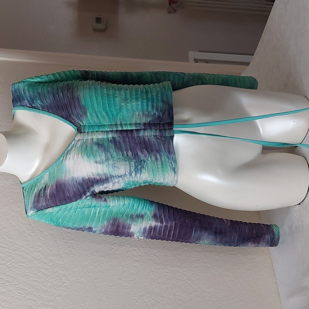 FIT IN,  rib cinched long sleeve crop top. Blue and green. Pre-owned great cond.
